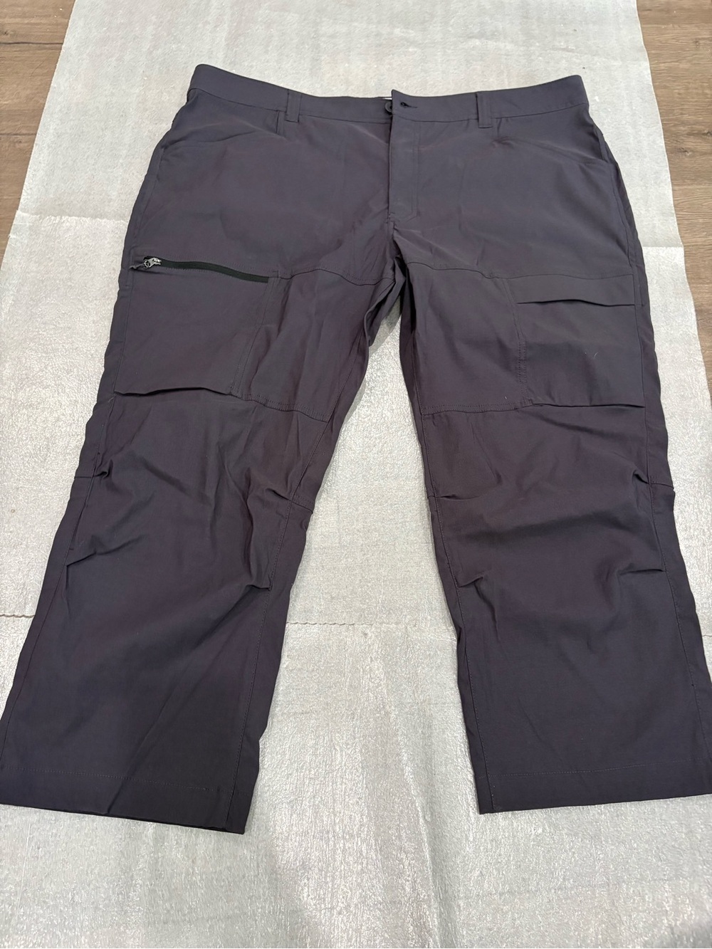 [W42Ins24’] MEC Men's Black Cargo Capri Outdoor Ankle Pants Durable Utility